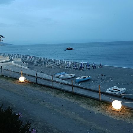 Casa Vacanze Margarita SantʼAlessio Siculo Exterior foto